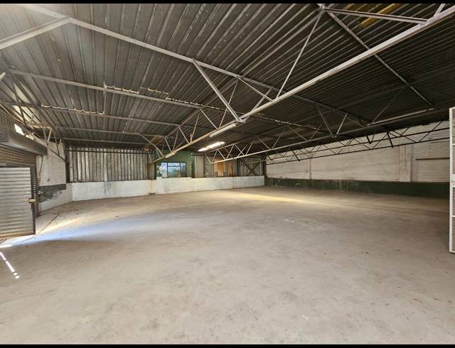 256M² WAREHOUSE TO LET IN MALVERN